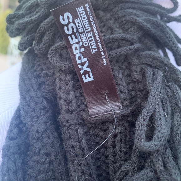 Infinity Scarf with Ruffle Loops - Picture 4 of 4